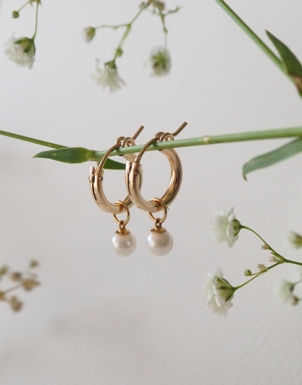 GOLD PEARL HOOP EARRINGS