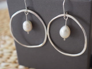 JEWELLERY MAKING WORKSHOP - HOOPS HOW YOU LIKE - MAKE YOUR OWN EARRINGS GALLERY 48