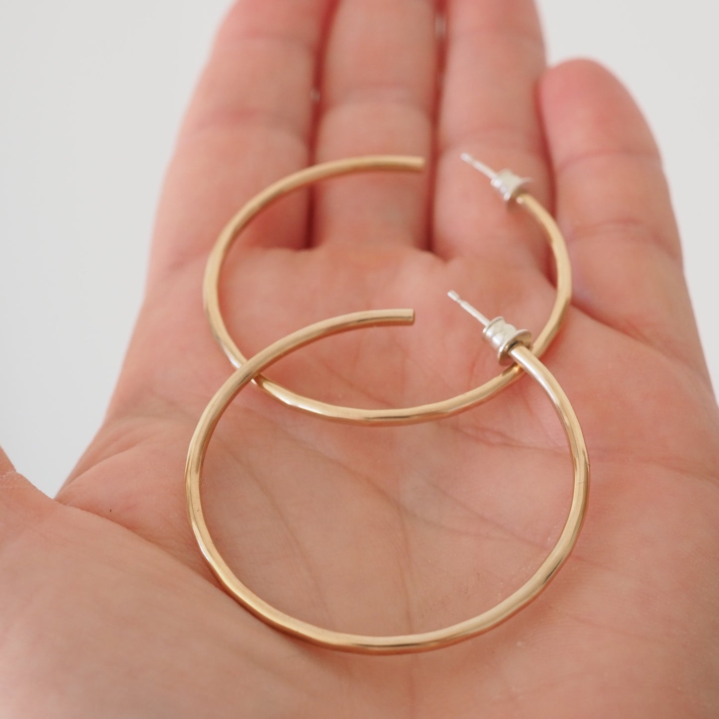 GOLD HAMMERED HOOPS LARGE - 14K GOLD FILLED